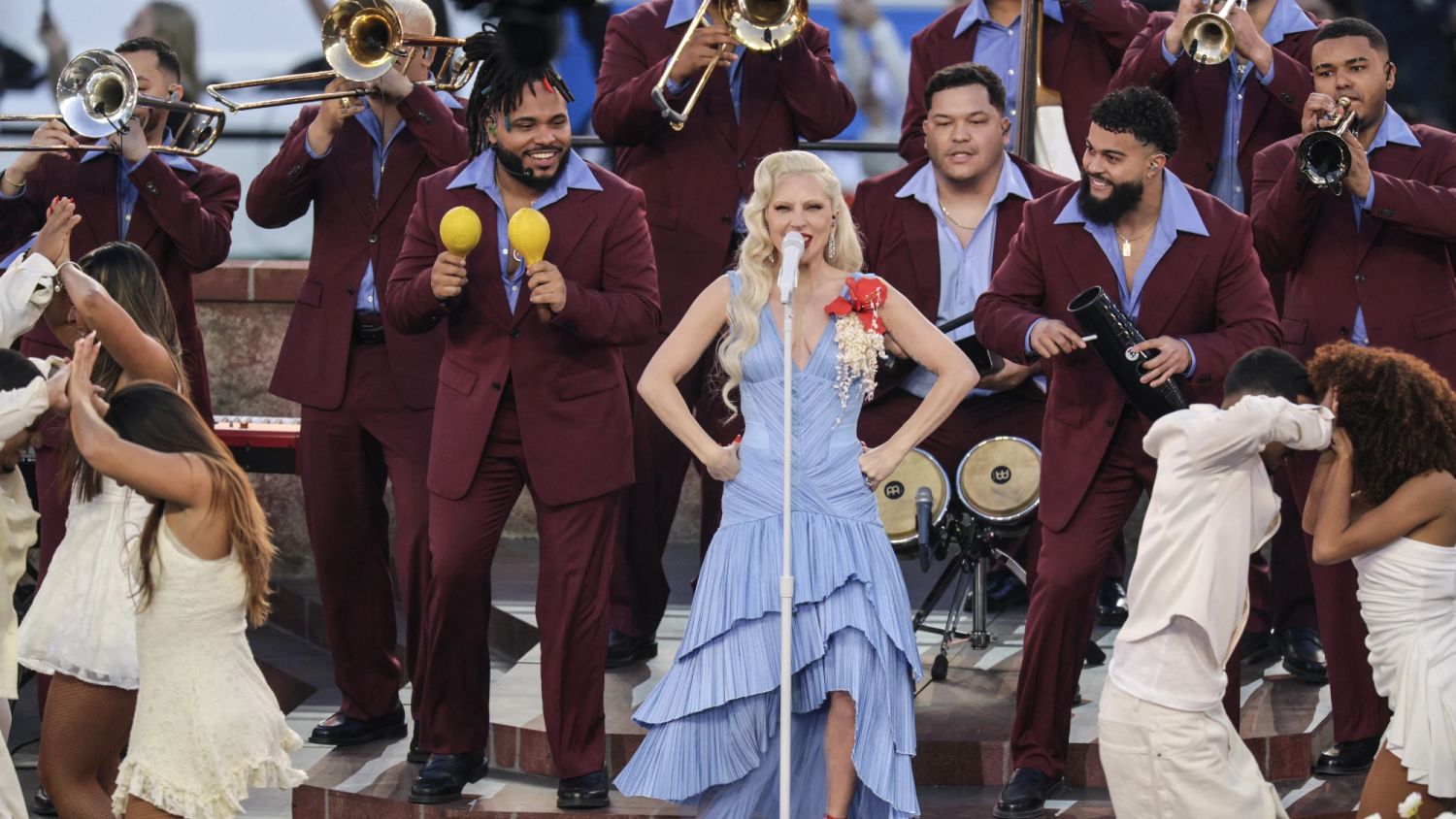 Lady Gaga y Ricky Martin aparecen por sorpresa en el descanso de Bad Bunny