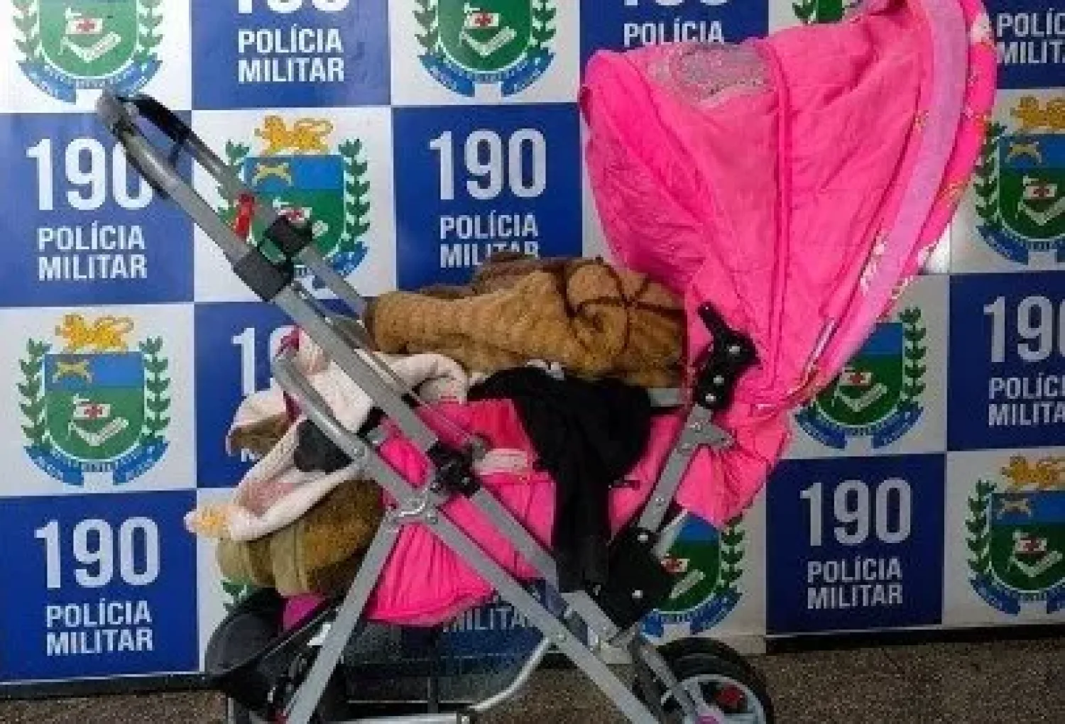 Policía militar de Ponta Porã arresta a una mujer por maltrato infantil, resistencia a la autoridad y desacato al tribunal.