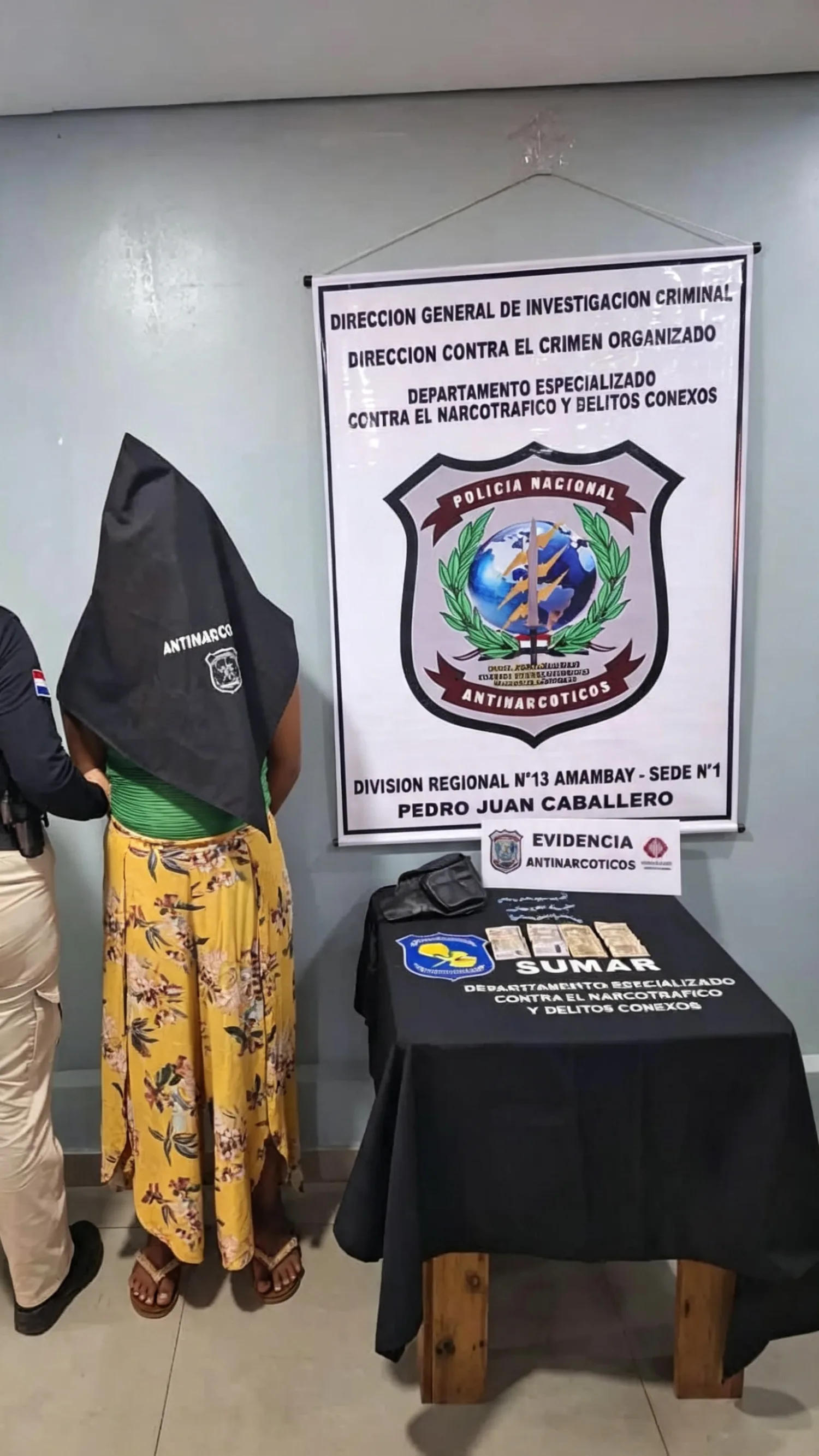 Mujer es detenida tras allanamiento por supuesto tráfico de crack en General Genes