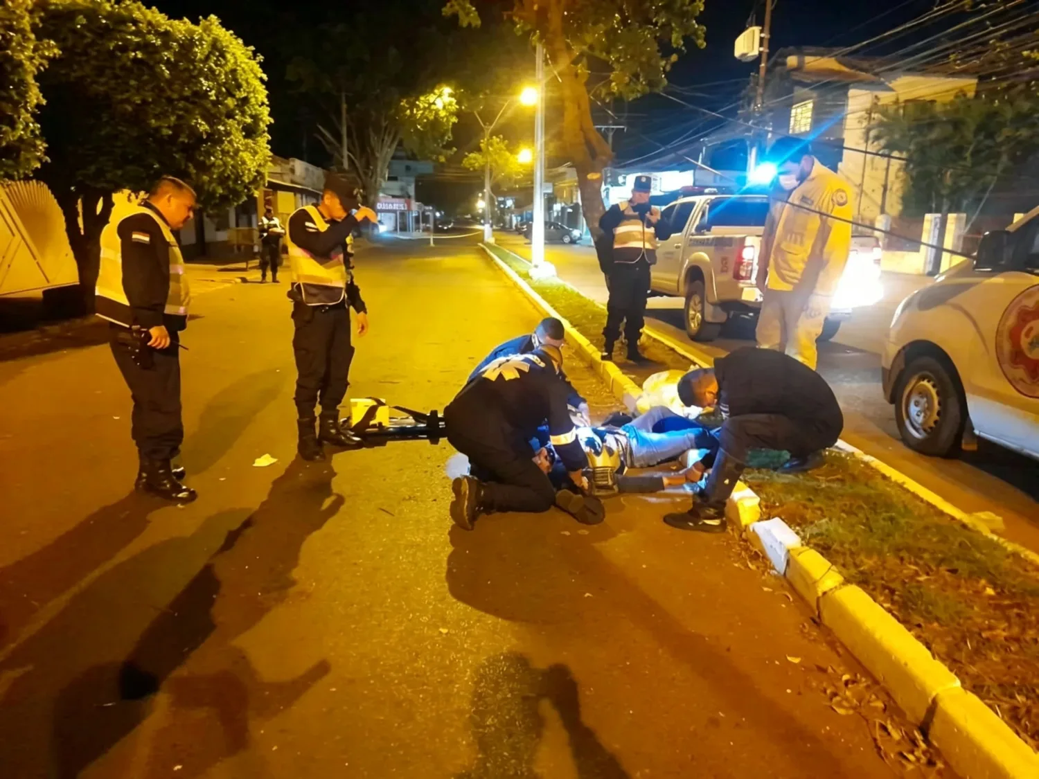 Trágico amanecer en Pedro Juan Caballero: un motociclista fallece en accidente.