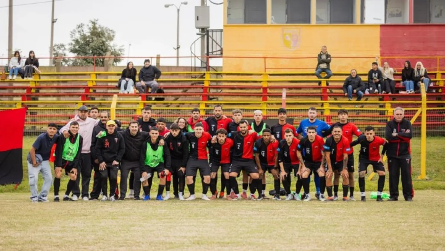 El técnico que lleva 30 años en el cargo y suma 76 partidos sin gana