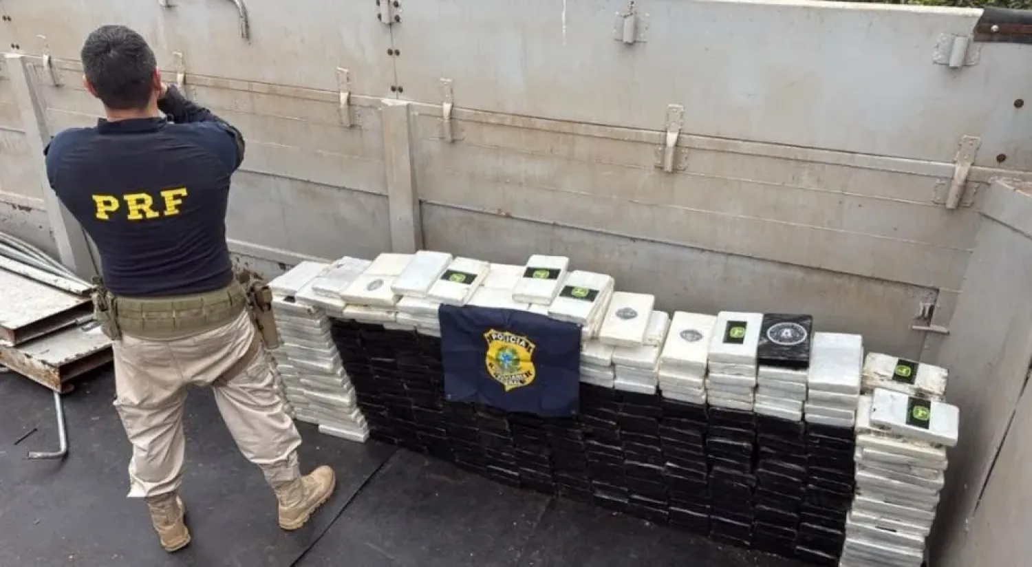 Policía Federal de Carreteras (PRF) de Brasil incauta casi media tonelada de cocaína en Cabeceira do Apa.