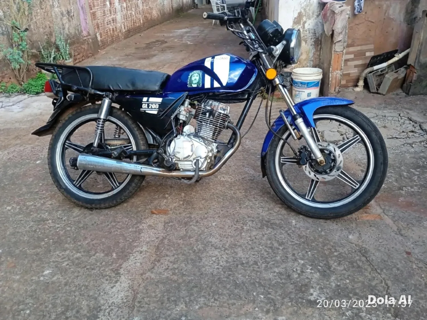 Sale del colegio y se encuentra con una amarga sorpresa: le robaron la moto