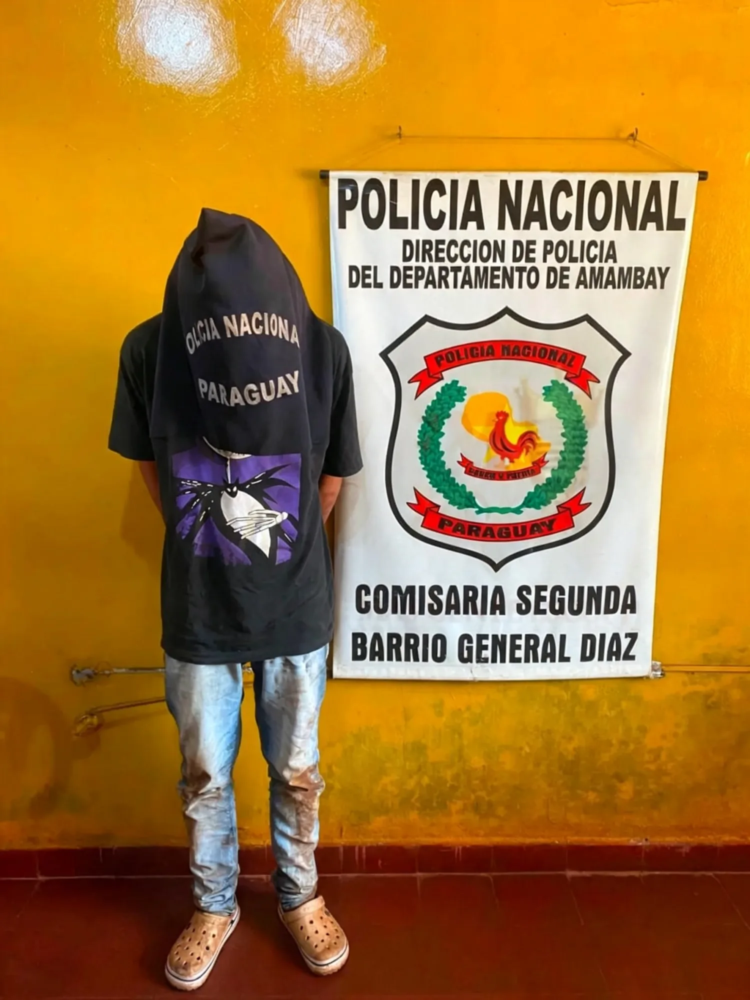 Madre acusa a sus hijos de vaciar su vivienda y uno de ellos termina aprehendido
