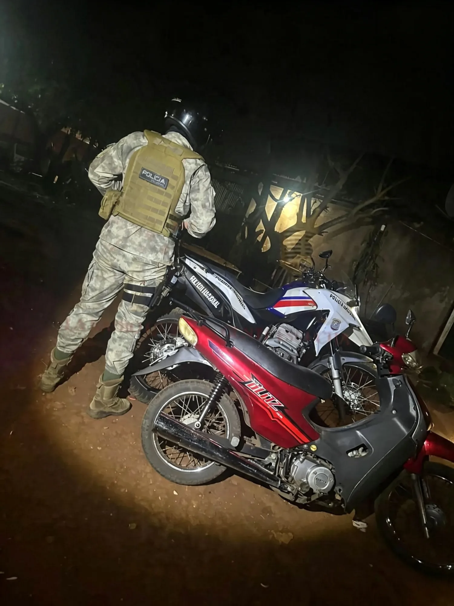 Dos sujetos huyen a pie y dejan motocicleta hurtada durante persecución