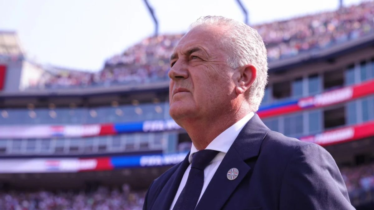 Incertidumbre sobre el futuro de Gustavo Alfaro