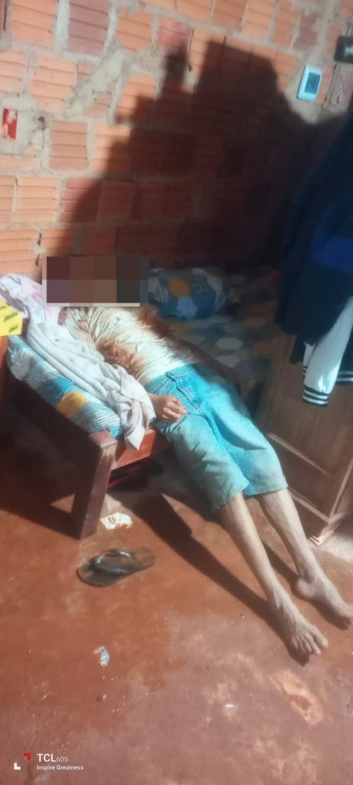 Un hombre murió tras sufrir grave traumatismo en la cabeza; su hijo fue aprehendido