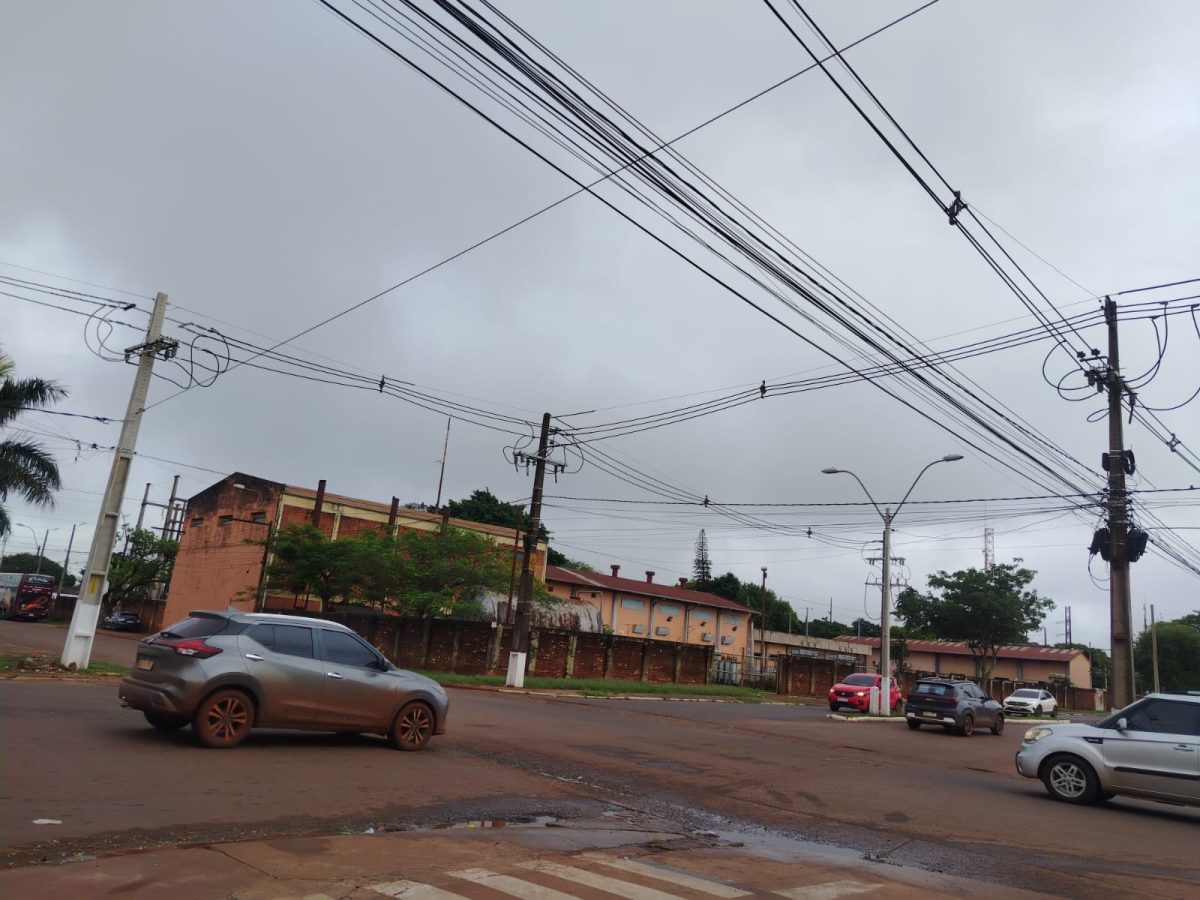 Viernes nublado y lluvioso, con ambiente más fresco durante el fin de semana