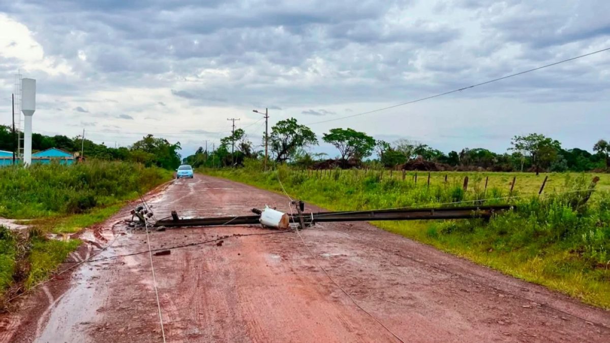 Itapúa: Temporal deja más de 100 columnas caídas y destrozos en Gral. Delgado y Coronel Bogado