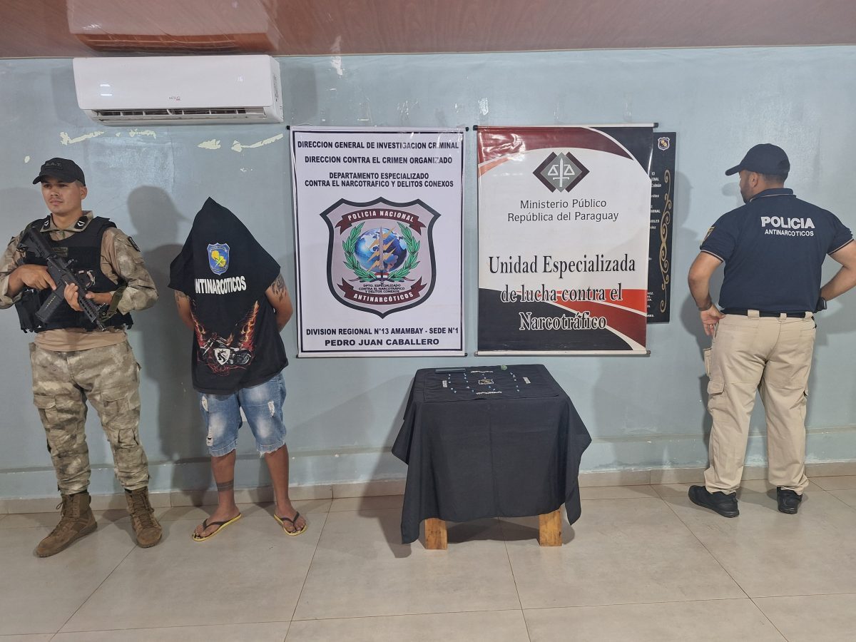 Allanan vivienda en San Juan Neuman y detienen a un hombre por presunto microtráfico