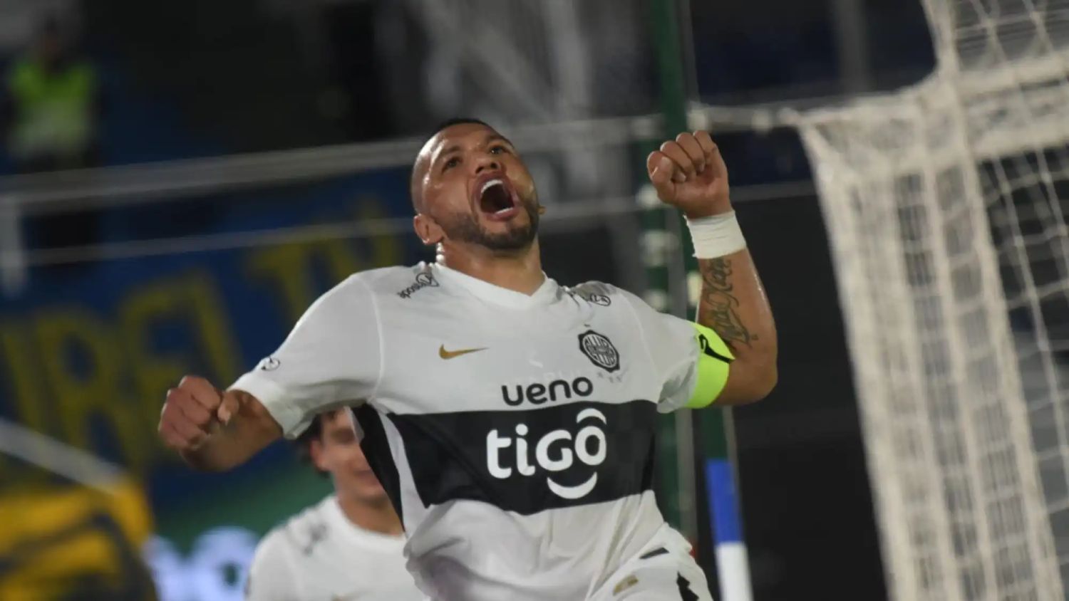 Olimpia se afirma en la cima