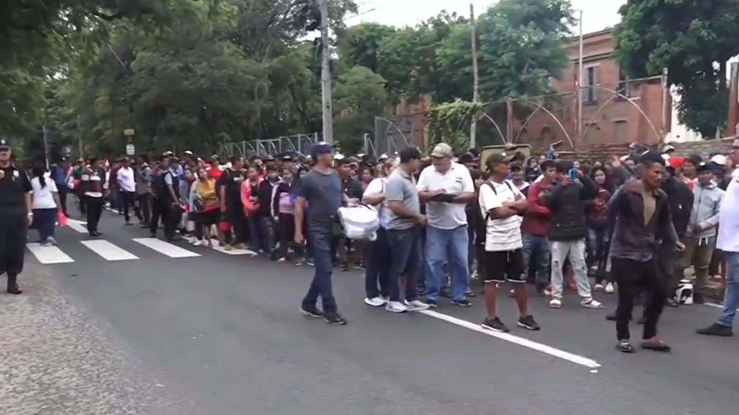 Marcha multisectorial en Asunción: Reclaman al Gobierno desembolso para viviendas sociales