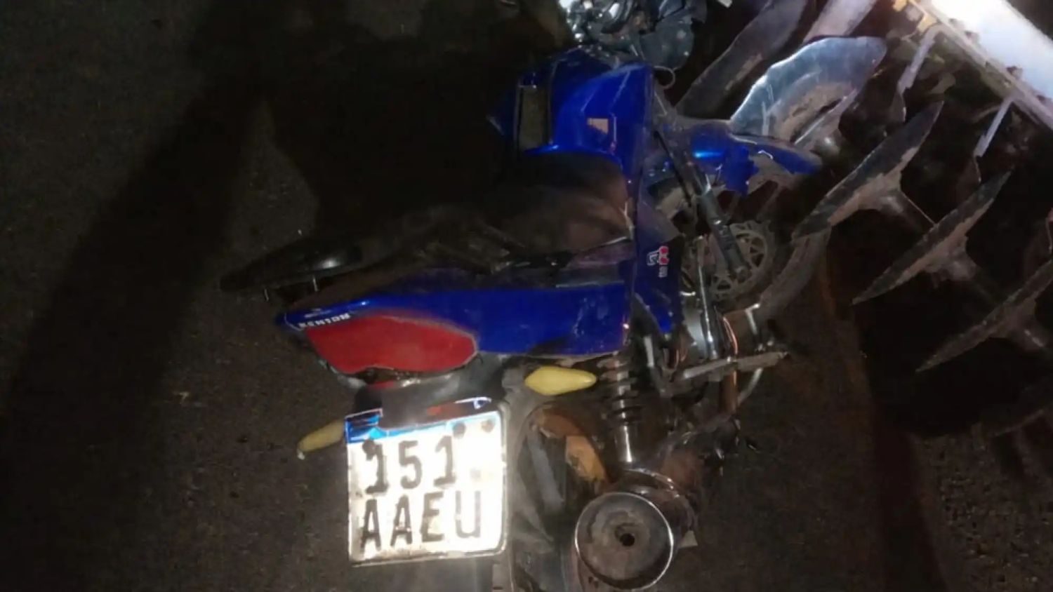 Motociclista muere tras chocar contra maquinaria agrícola en Canindeyú