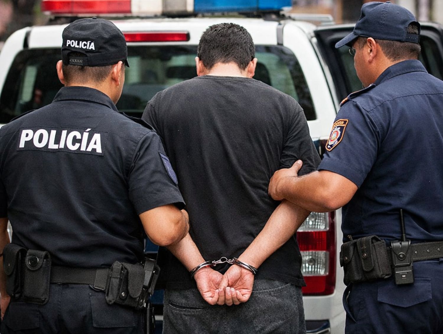 Hombre es aprehendido por intentar incendiar la vivienda de su madre en Bella Vista Norte